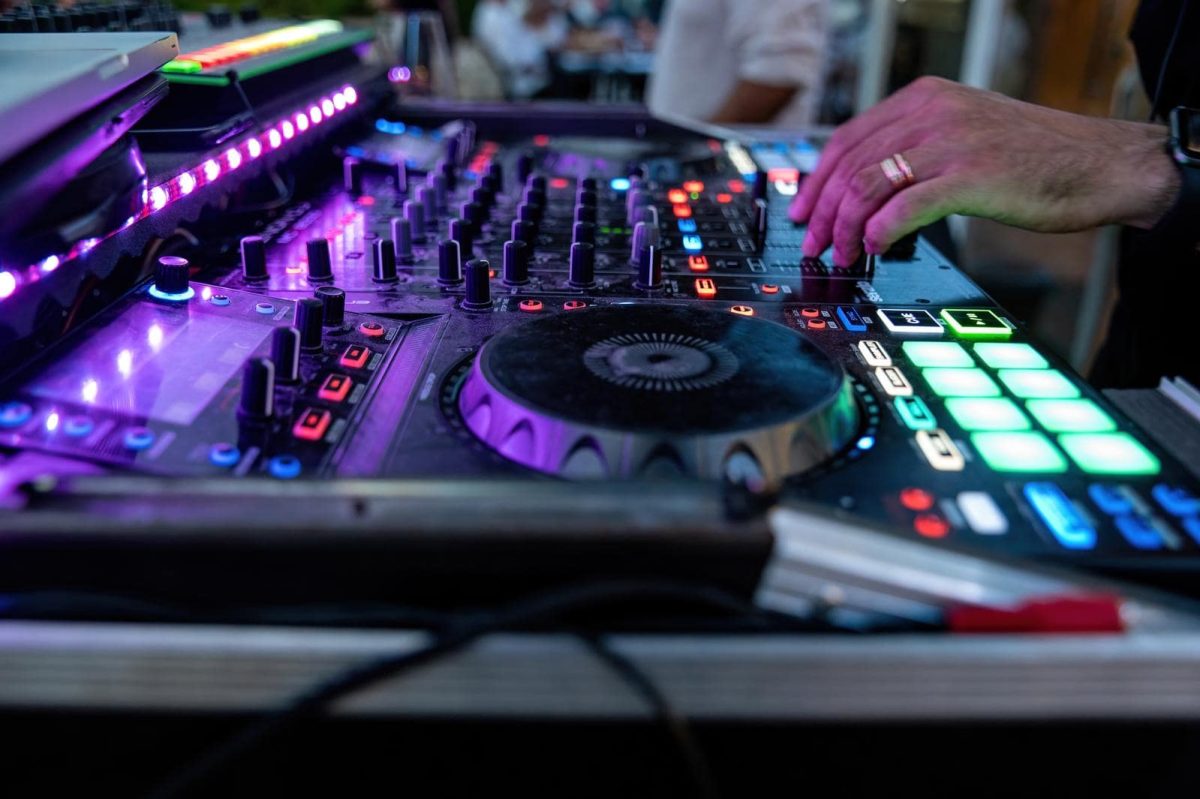 DJ