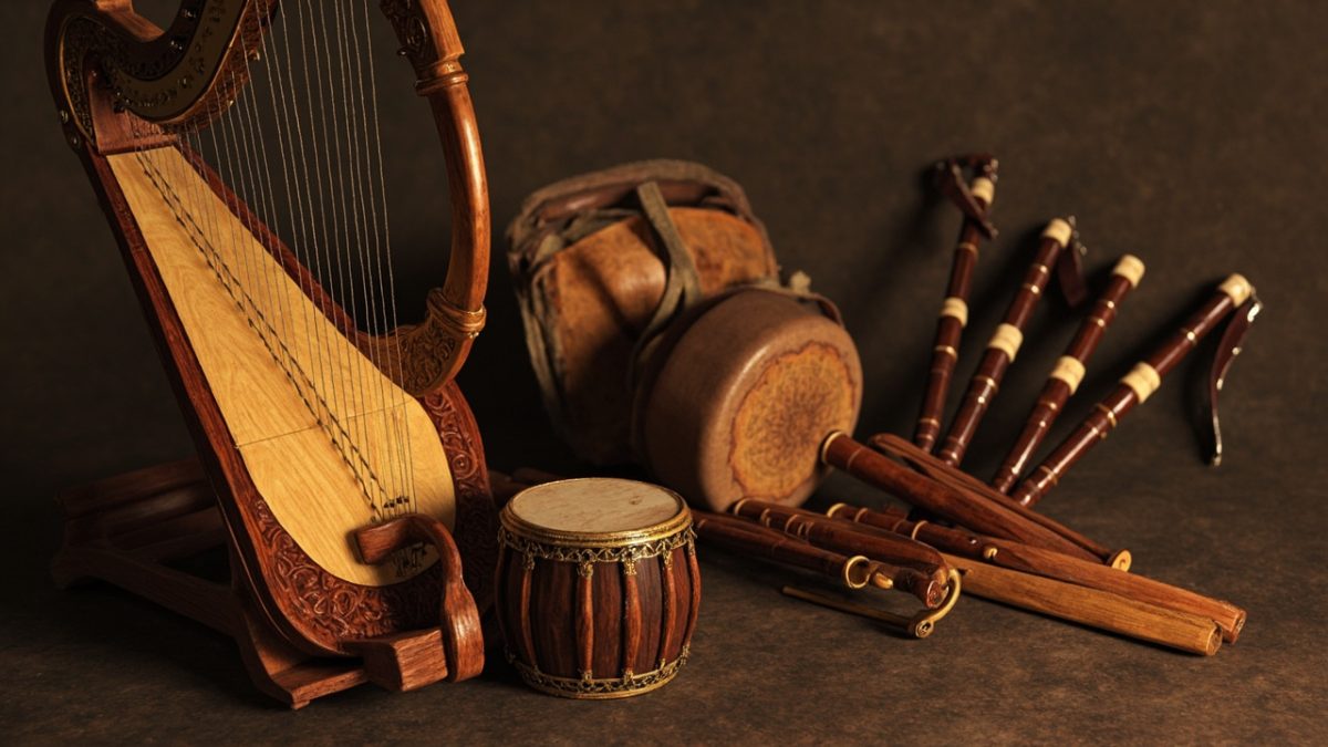 Instruments traditionnels celtes : harpe, cornemuse, bodhrán et flûtes
