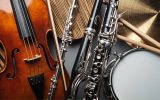Les trois familles d'instruments de musique expliquées en détail.