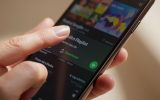 Comment mettre une playlist sur son téléphone pour une écoute hors ligne.