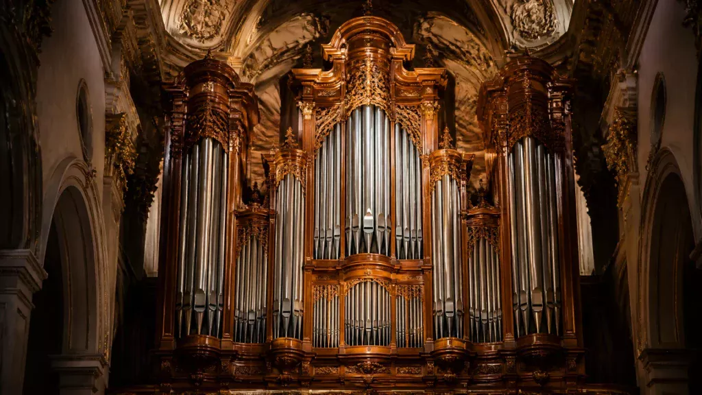 Why is the organ considered the king of instruments?