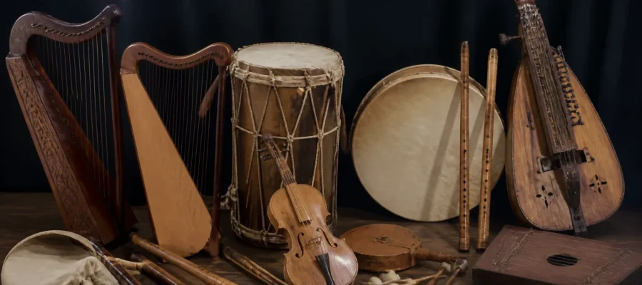 Les instruments du moyen âge : cordes, vents et percussions